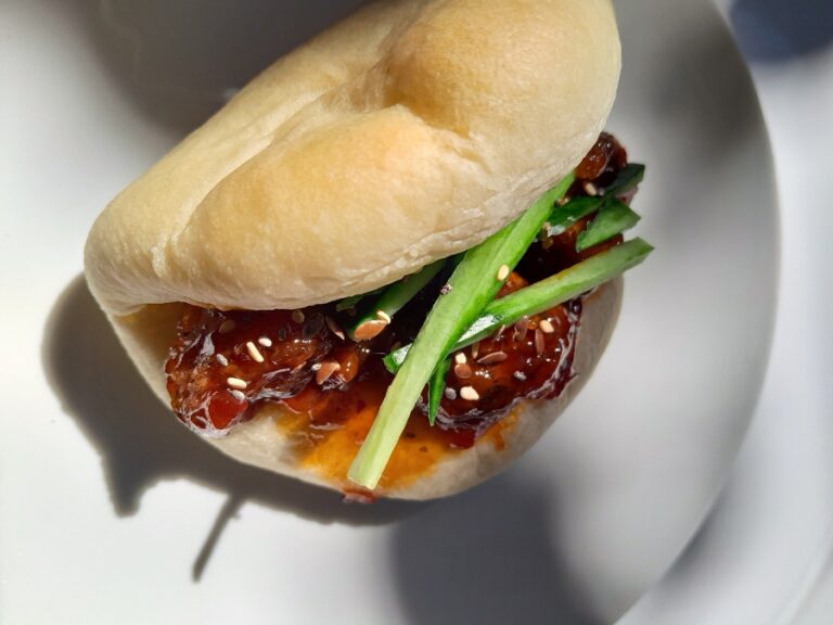 Oven Bao Buns With Sweet & Spicy Chicken